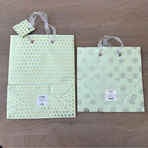 Set of 8 Colorful Gift Bags - Birthday / Celebration /Spring Summer /Polka Dots - Picture 13 of 16